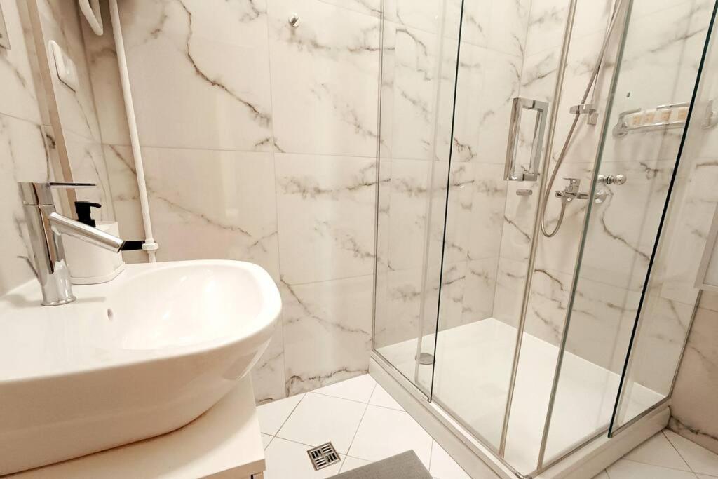 Spacious Old Town Family Peachy 2 Bedrooms Apartment, Nearby The Riga Presidential Castle Экстерьер фото