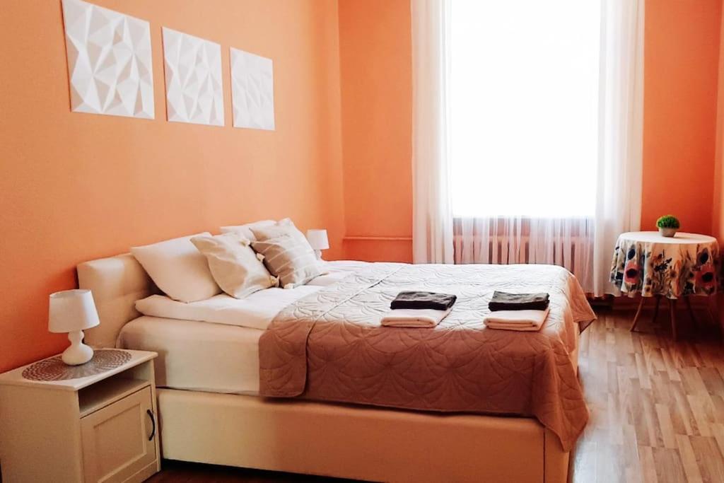 Spacious Old Town Family Peachy 2 Bedrooms Apartment, Nearby The Riga Presidential Castle Экстерьер фото