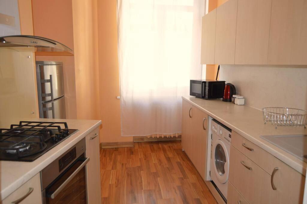 Spacious Old Town Family Peachy 2 Bedrooms Apartment, Nearby The Riga Presidential Castle Экстерьер фото