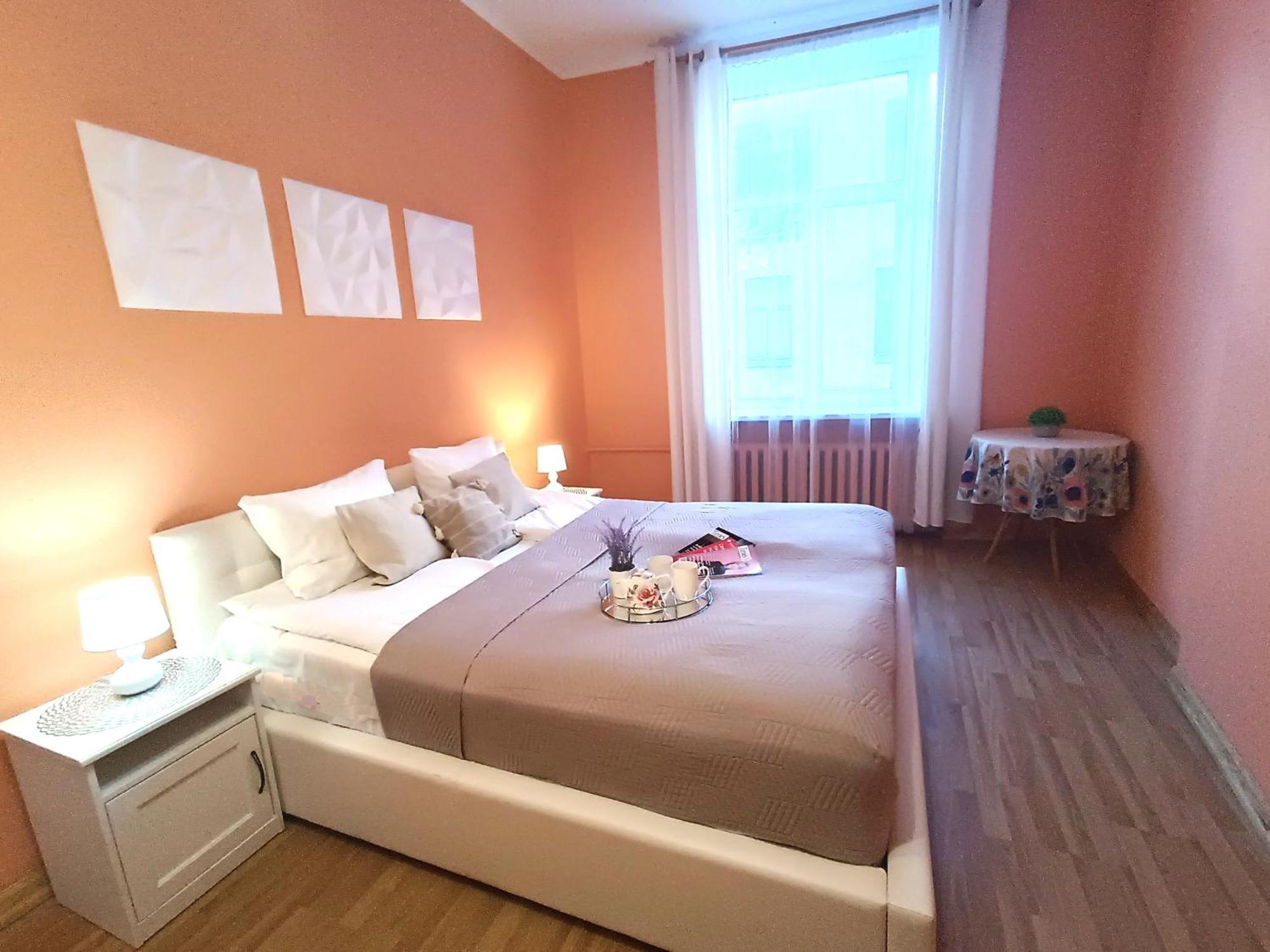 Spacious Old Town Family Peachy 2 Bedrooms Apartment, Nearby The Riga Presidential Castle Экстерьер фото