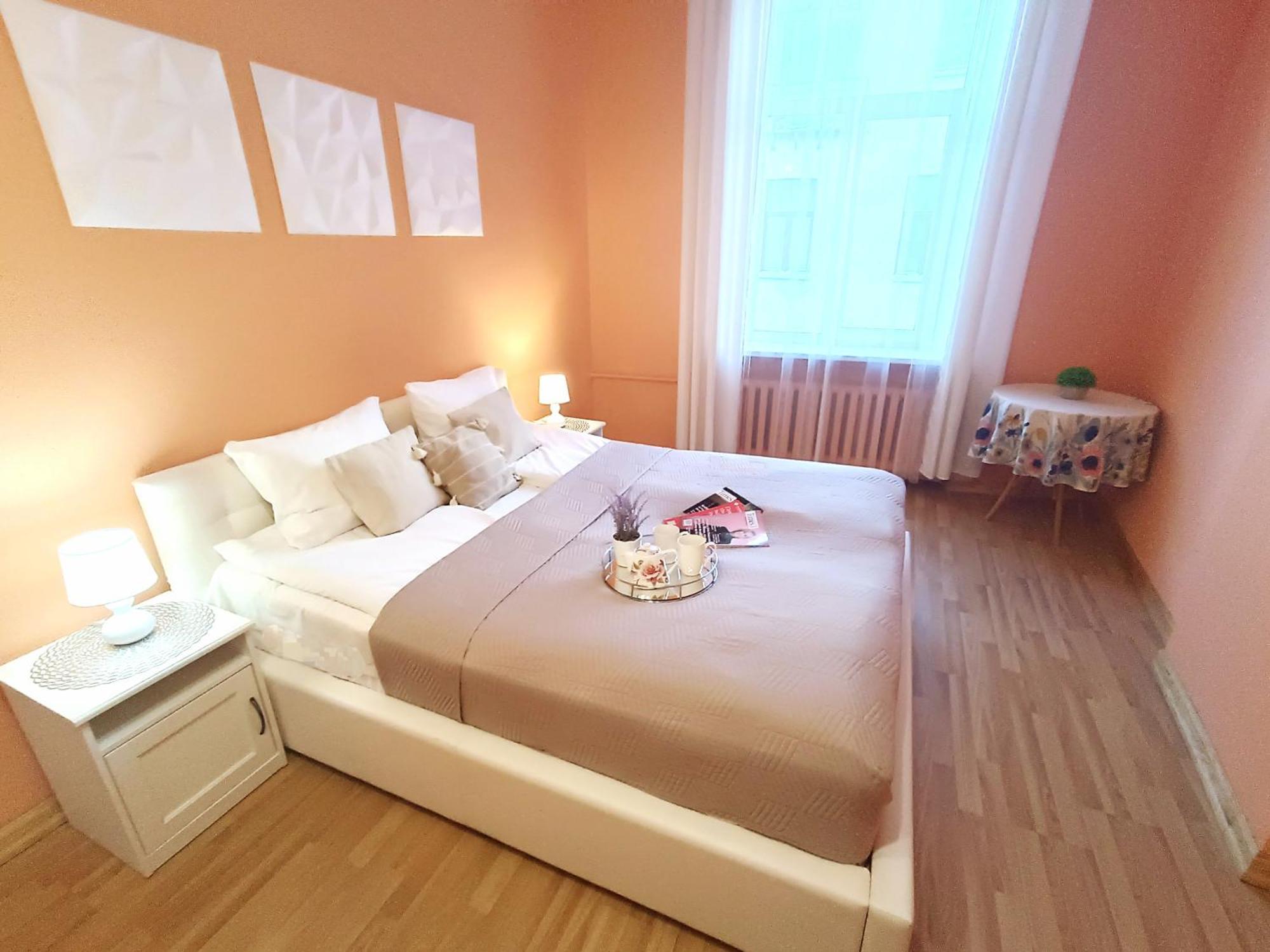 Spacious Old Town Family Peachy 2 Bedrooms Apartment, Nearby The Riga Presidential Castle Экстерьер фото