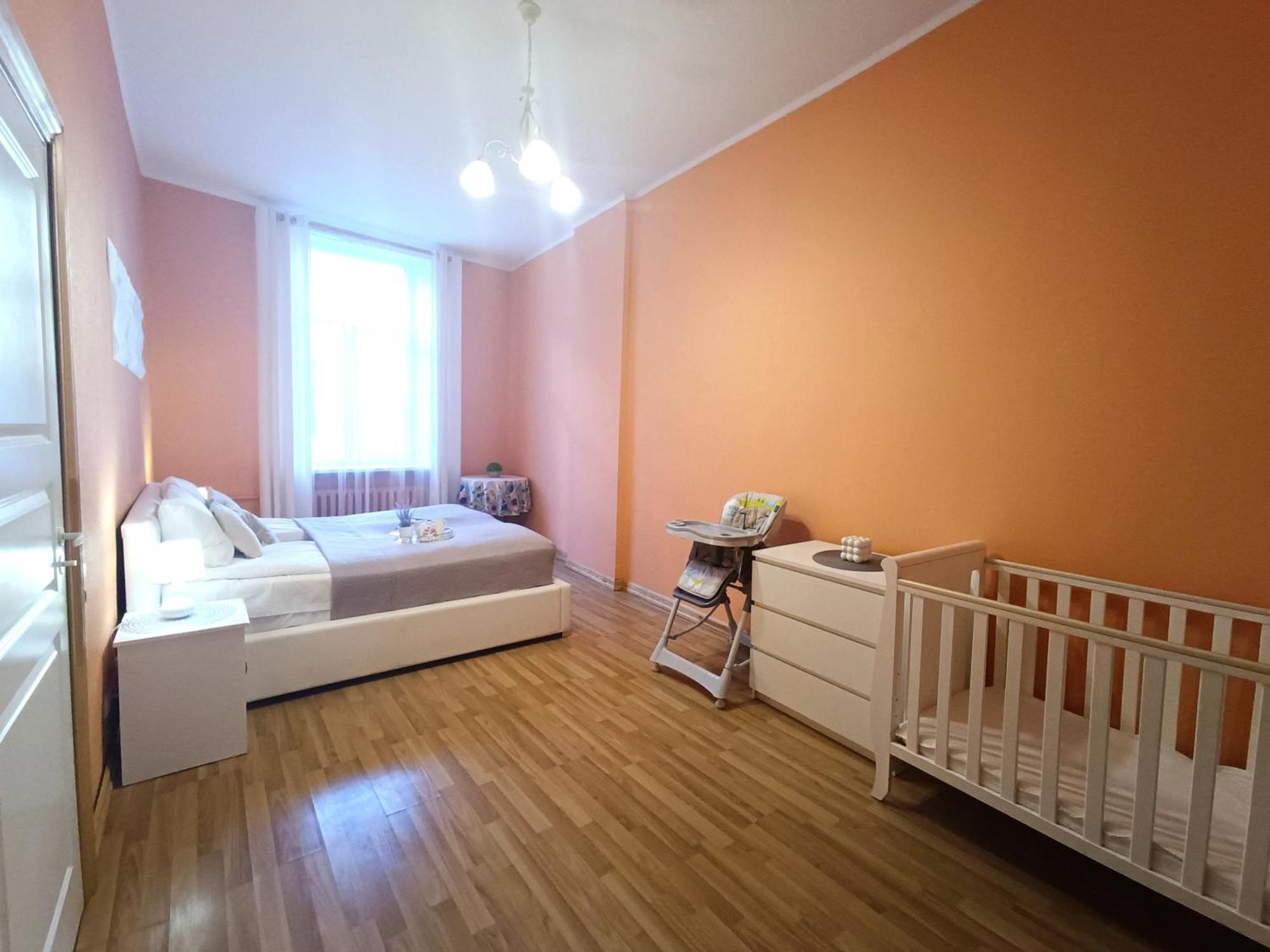 Spacious Old Town Family Peachy 2 Bedrooms Apartment, Nearby The Riga Presidential Castle Экстерьер фото